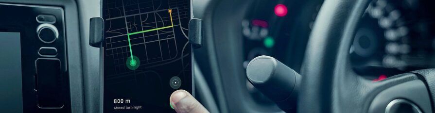 ¿Cómo conectar el GPS del móvil al coche?