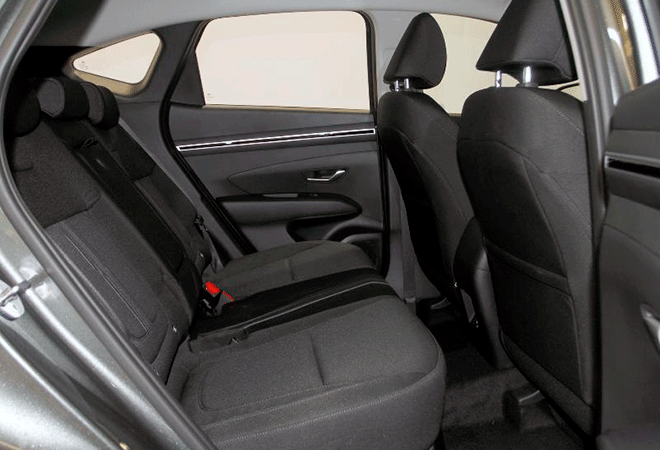 Hyundai Tucson 1.6 TGDI HEV Maxx Auto interior | Total Renting