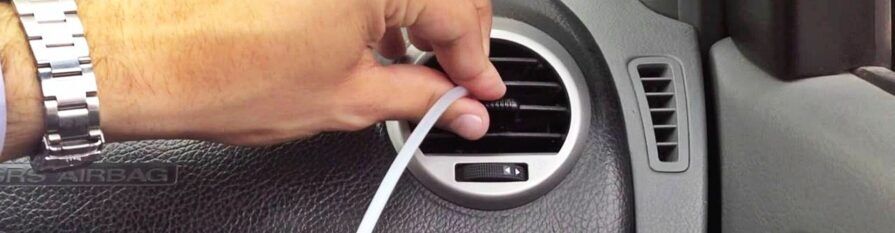 Limpiar conductos del aire acondicionado de un coche.