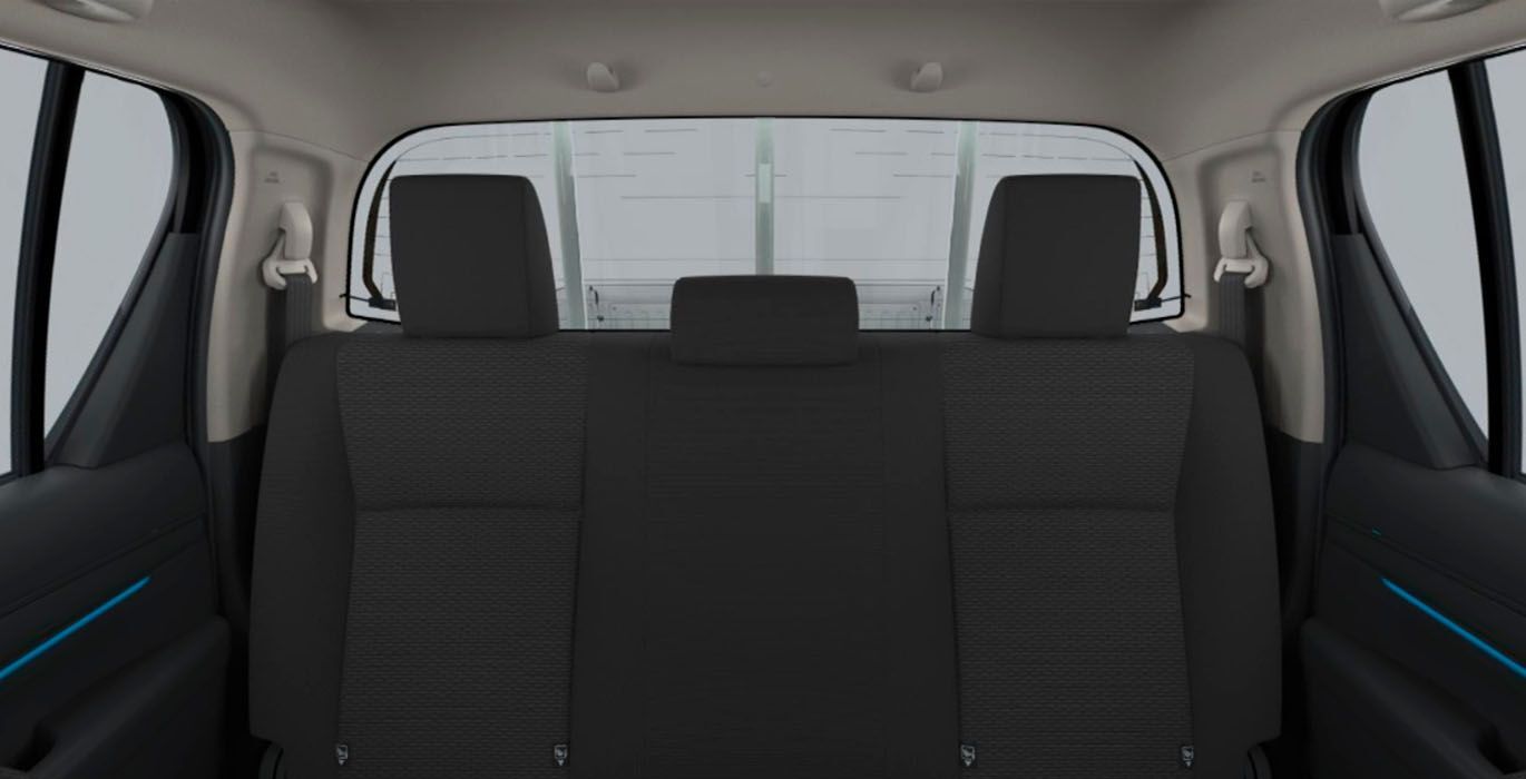 Toyota Hilux Foto Interior Trasera | Total Renting