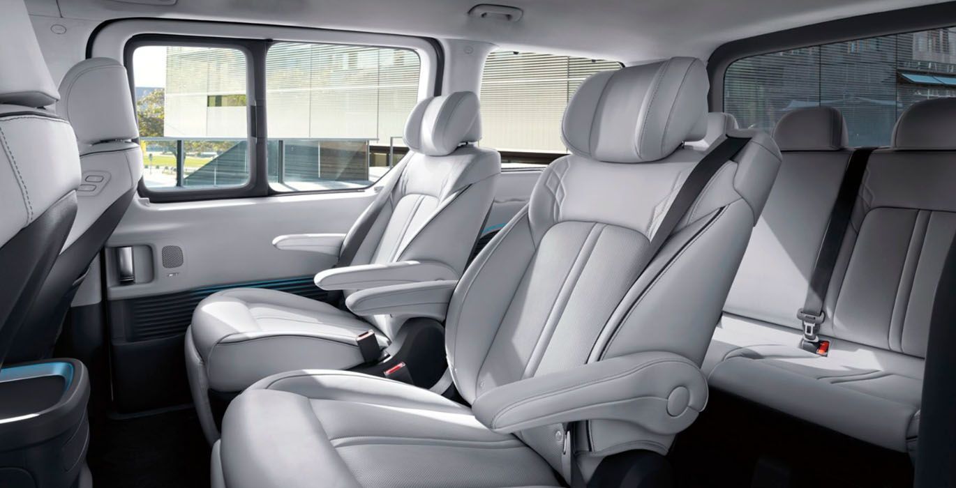 Hyundai Staria 2.2CRDi 177CV AT Maxx 9p interior trasera | Total Renting
