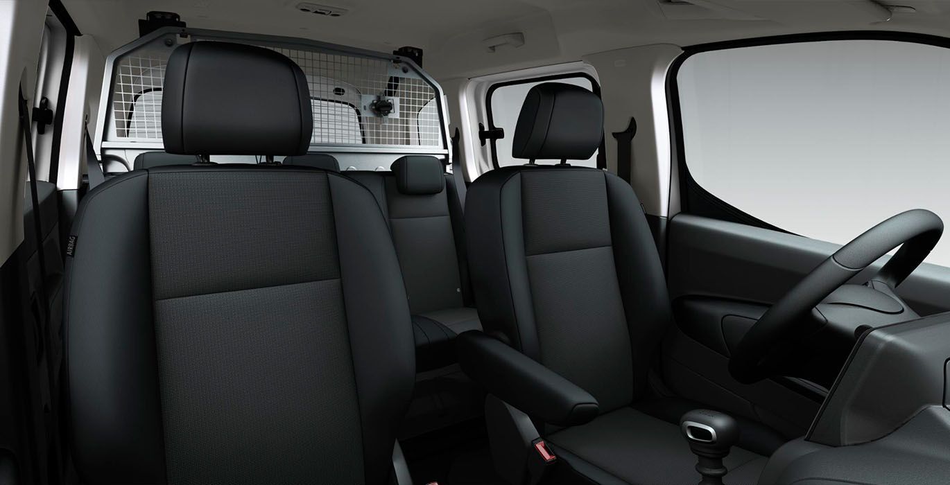 Opel Combo Life 1.5 TD Business Edition interior trasera | Total Renting