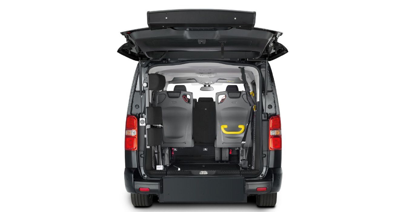 Toyota Proace Verso Shuttle VX Plus exterior trasera 1 | Total Renting