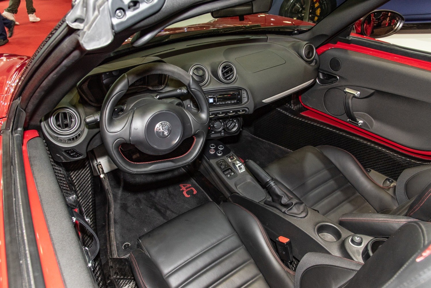 https://totalrenting.es/wp-content/uploads/2022/10/alfa-romeo-4c-spider-2016-1-7-240-cv-tct-cabriolet-10.png