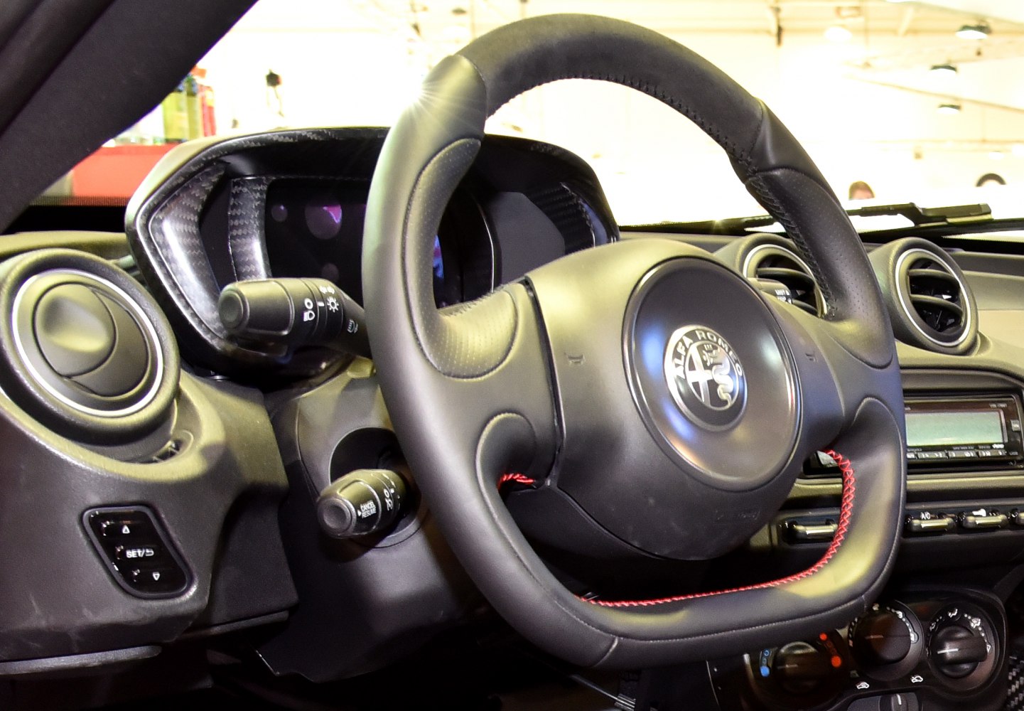 https://totalrenting.es/wp-content/uploads/2022/10/alfa-romeo-4c-spider-2016-1-7-240-cv-tct-cabriolet-4.png