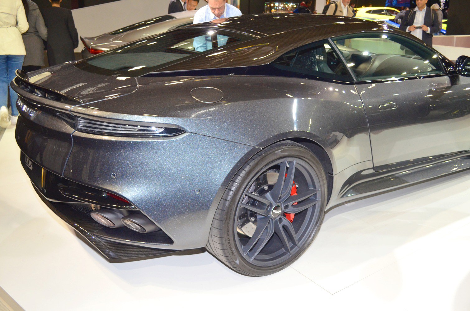 https://totalrenting.es/wp-content/uploads/2022/10/aston-martin-dbs-superleggera-2018-5-2-v12-725-cv-automatic-coupe-12.png