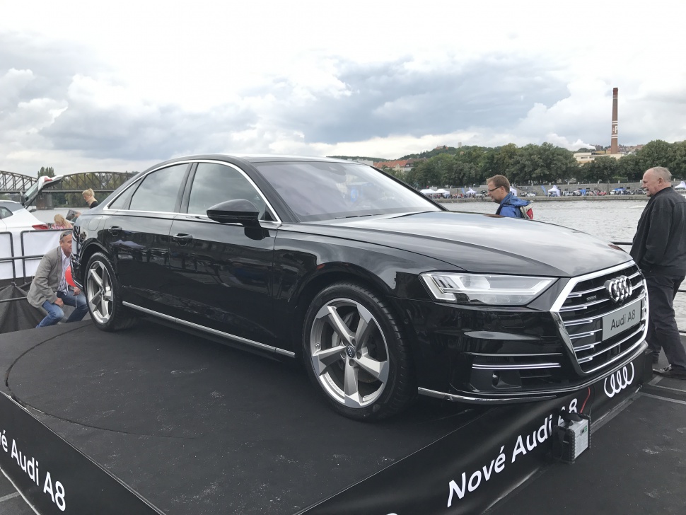 https://totalrenting.es/wp-content/uploads/2022/10/audi-a8-d5-2018-55-tfsi-340-cv-quattro-tiptronic-berlina.png