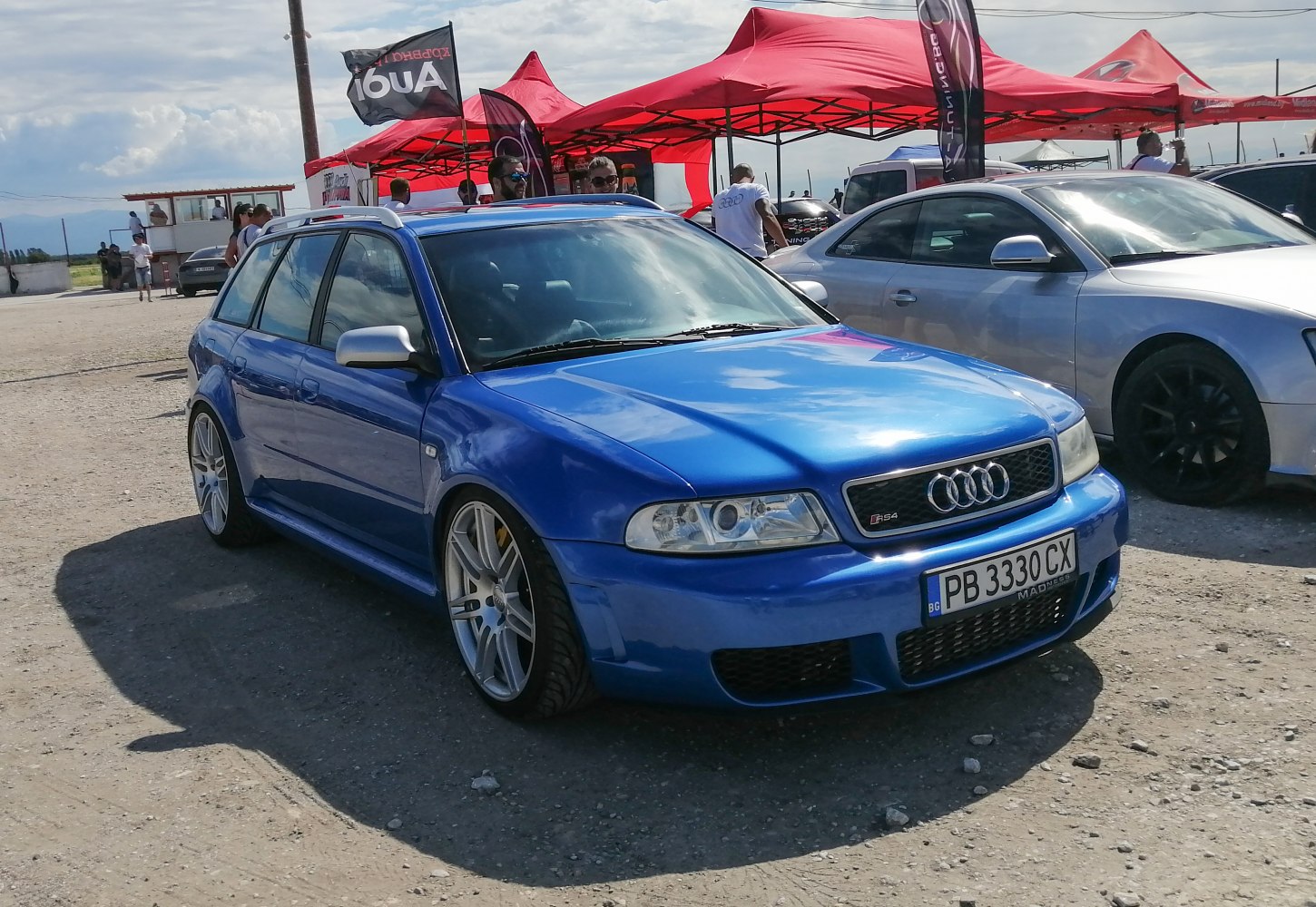https://totalrenting.es/wp-content/uploads/2022/10/audi-rs-4-avant-8d-b5-2000-2-7-t-v6-380-cv-quattro-ranchera-10.png