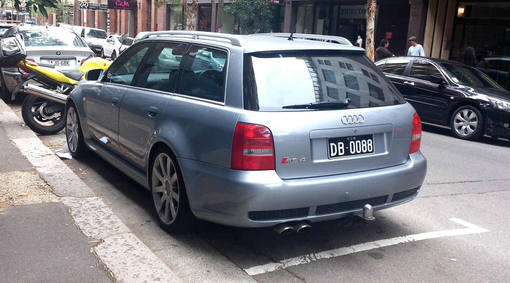 https://totalrenting.es/wp-content/uploads/2022/10/audi-rs-4-avant-8d-b5-2000-2-7-t-v6-380-cv-quattro-ranchera-5.png