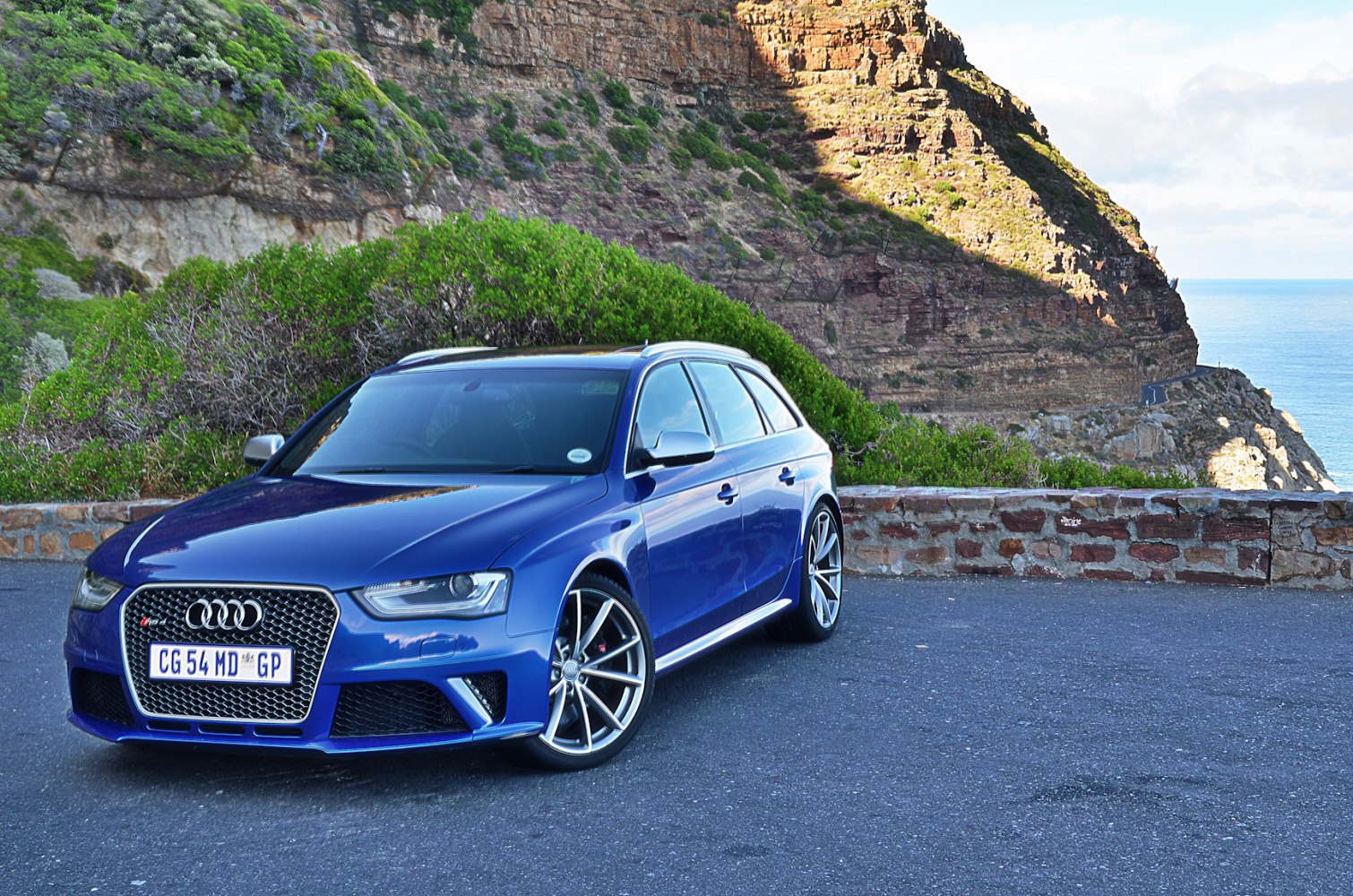 https://totalrenting.es/wp-content/uploads/2022/10/audi-rs-4-avant-b8-facelift-2011-2012-4-2-fsi-v8-450-cv-quattro-s-tronic-ranchera-2.png
