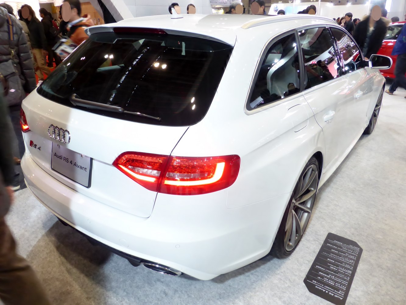 https://totalrenting.es/wp-content/uploads/2022/10/audi-rs-4-avant-b8-facelift-2011-2012-4-2-fsi-v8-450-cv-quattro-s-tronic-ranchera-4.png