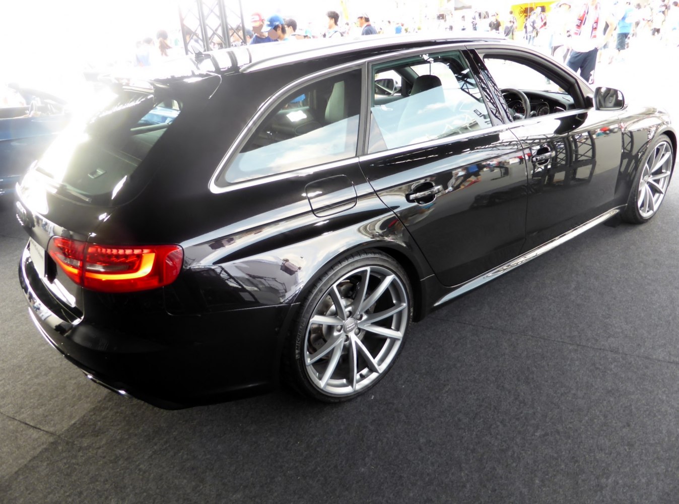 https://totalrenting.es/wp-content/uploads/2022/10/audi-rs-4-avant-b8-facelift-2011-2012-4-2-fsi-v8-450-cv-quattro-s-tronic-ranchera-6.png