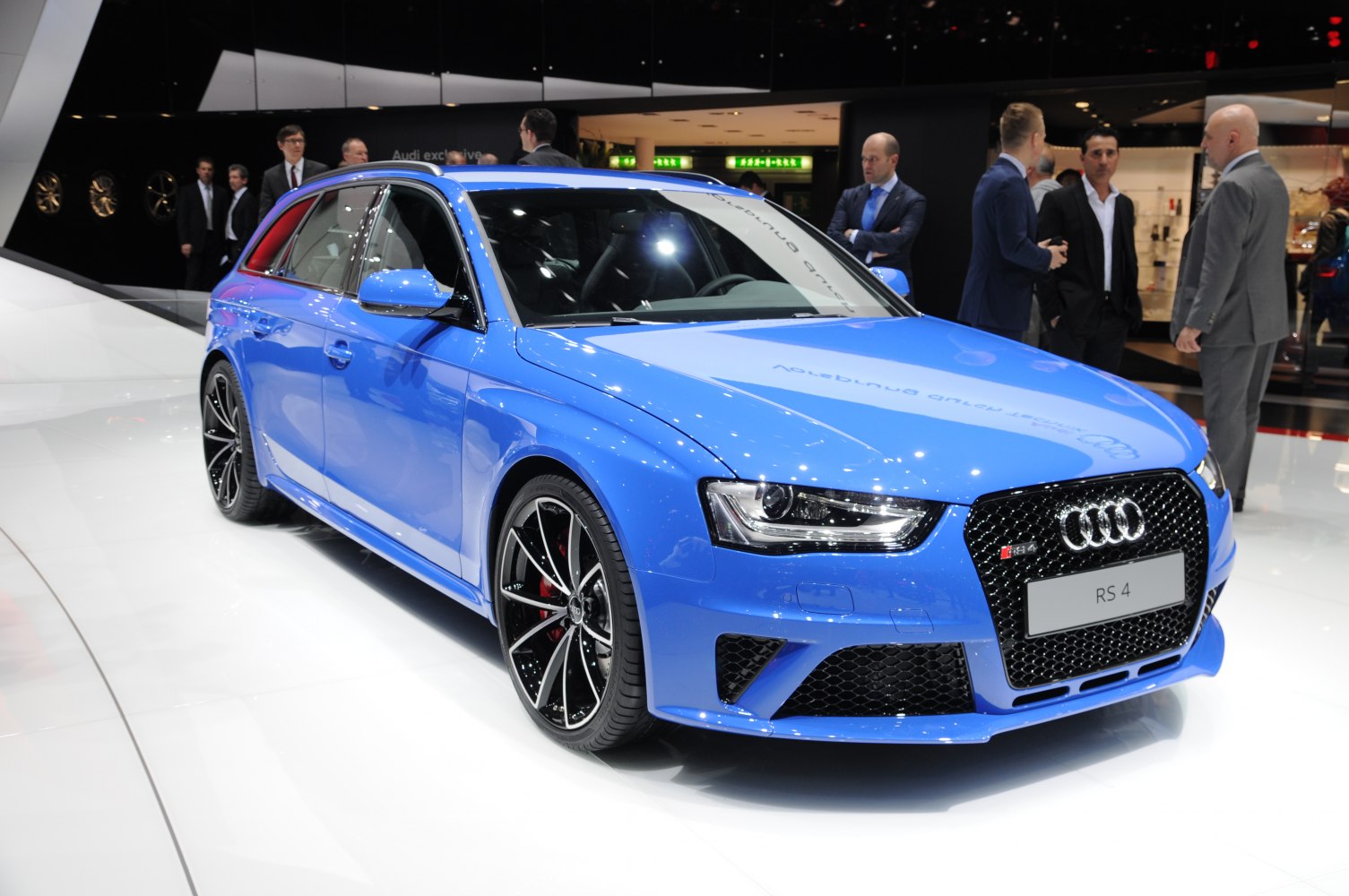 https://totalrenting.es/wp-content/uploads/2022/10/audi-rs-4-avant-b8-facelift-2011-2012-4-2-fsi-v8-450-cv-quattro-s-tronic-ranchera.png