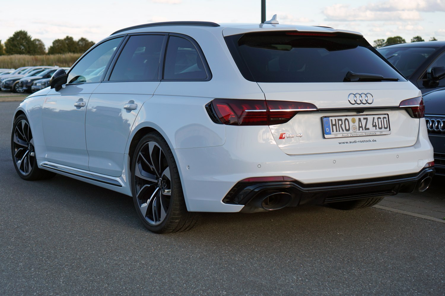 https://totalrenting.es/wp-content/uploads/2022/10/audi-rs-4-avant-b9-facelift-2019-2020-2-9-tfsi-v6-450-cv-quattro-tiptronic-ranchera-2.png
