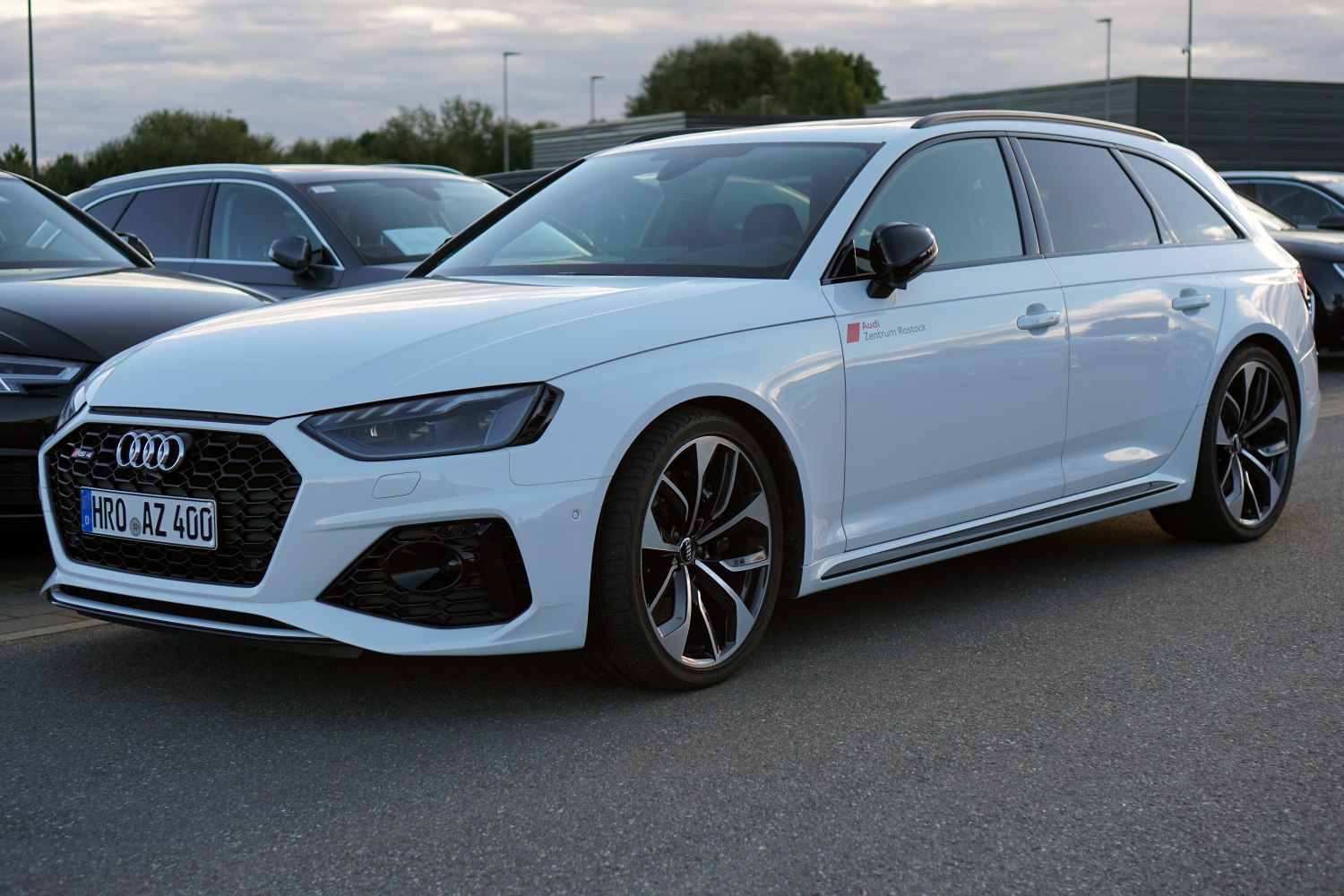 https://totalrenting.es/wp-content/uploads/2022/10/audi-rs-4-avant-b9-facelift-2019-2020-2-9-tfsi-v6-450-cv-quattro-tiptronic-ranchera.png