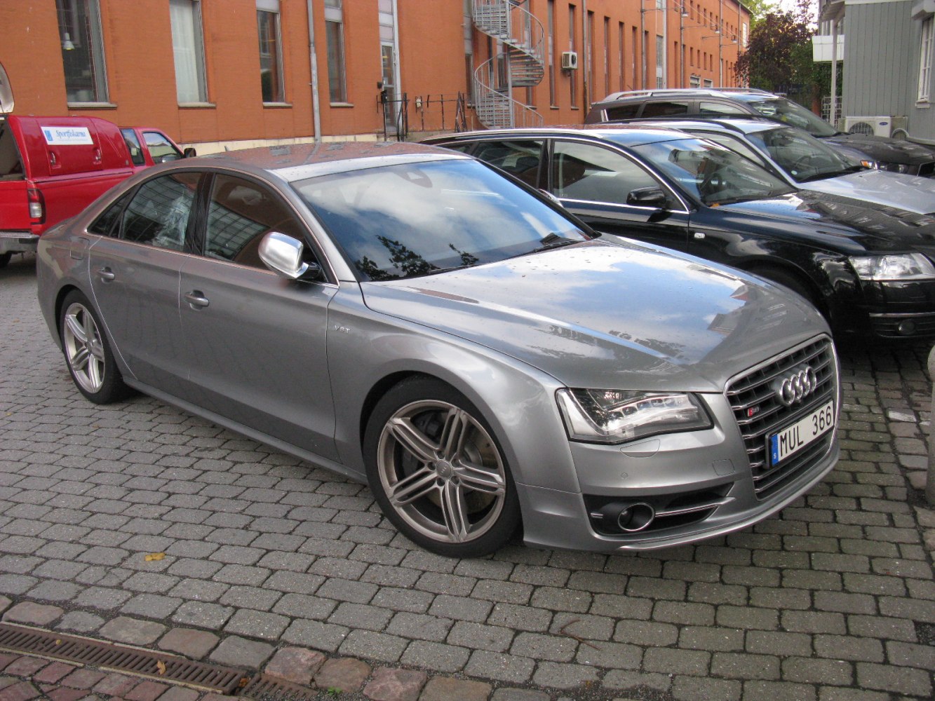 https://totalrenting.es/wp-content/uploads/2022/10/audi-s8-d4-2012-4-0-tfsi-v8-520-cv-quattro-tiptronic-berlina-4.png