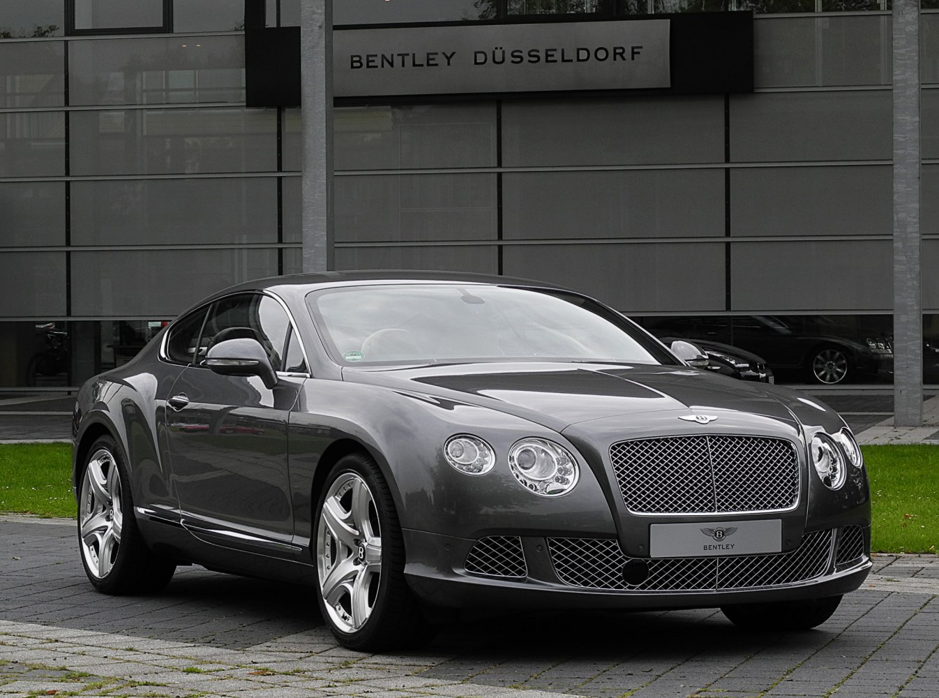 https://totalrenting.es/wp-content/uploads/2022/10/bentley-continental-gt-ii-2011-v8-4-0-500-cv-coupe.png