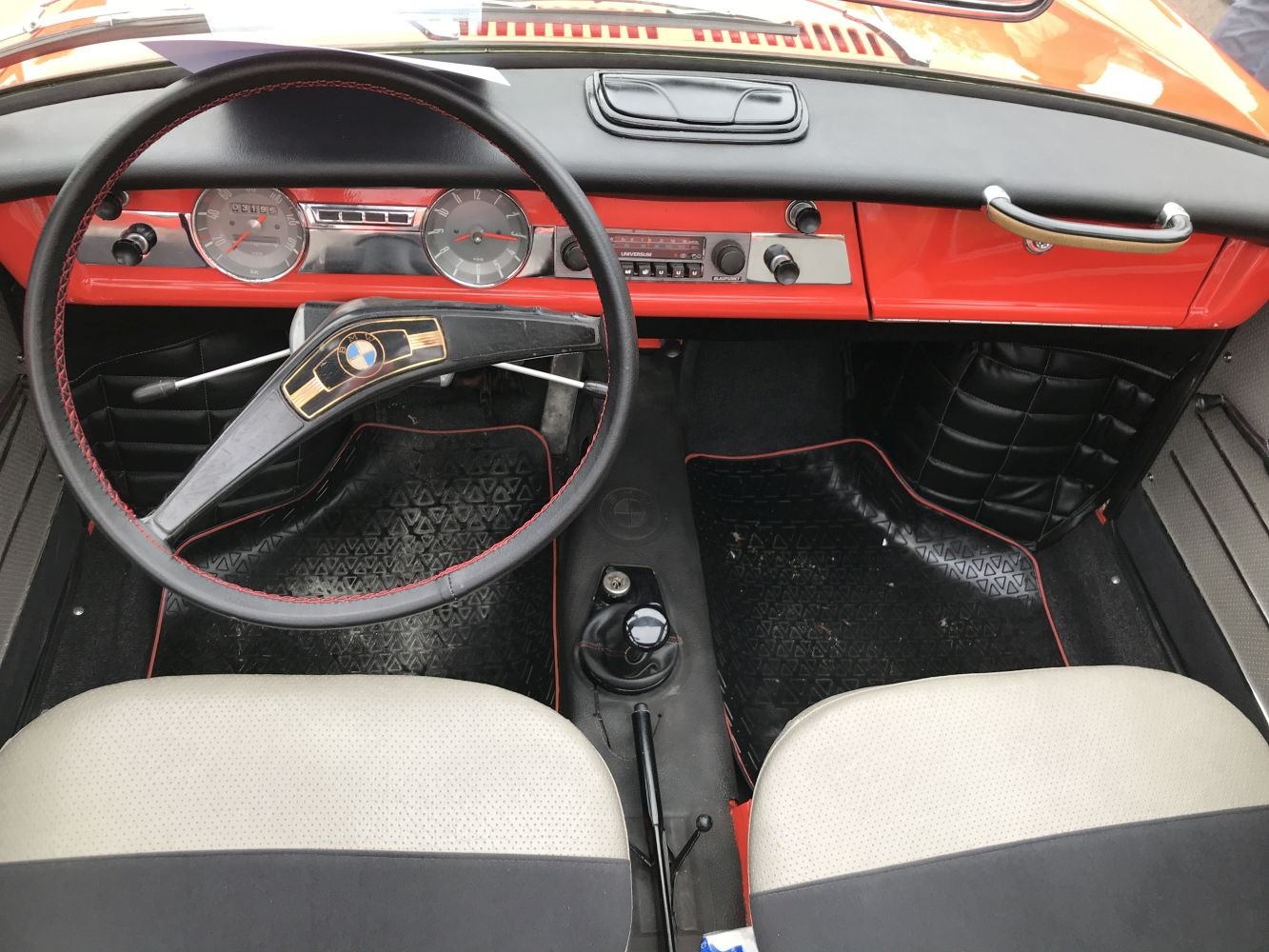 https://totalrenting.es/wp-content/uploads/2022/10/bmw-700-ls-1962-luxus-0-7-30-cv-berlina-4.png