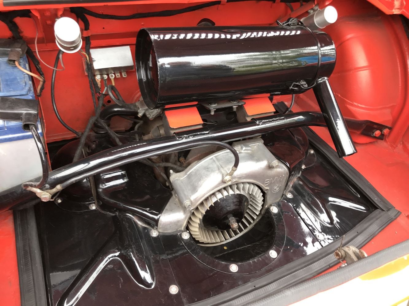 https://totalrenting.es/wp-content/uploads/2022/10/bmw-700-ls-1962-luxus-0-7-30-cv-berlina-6.png