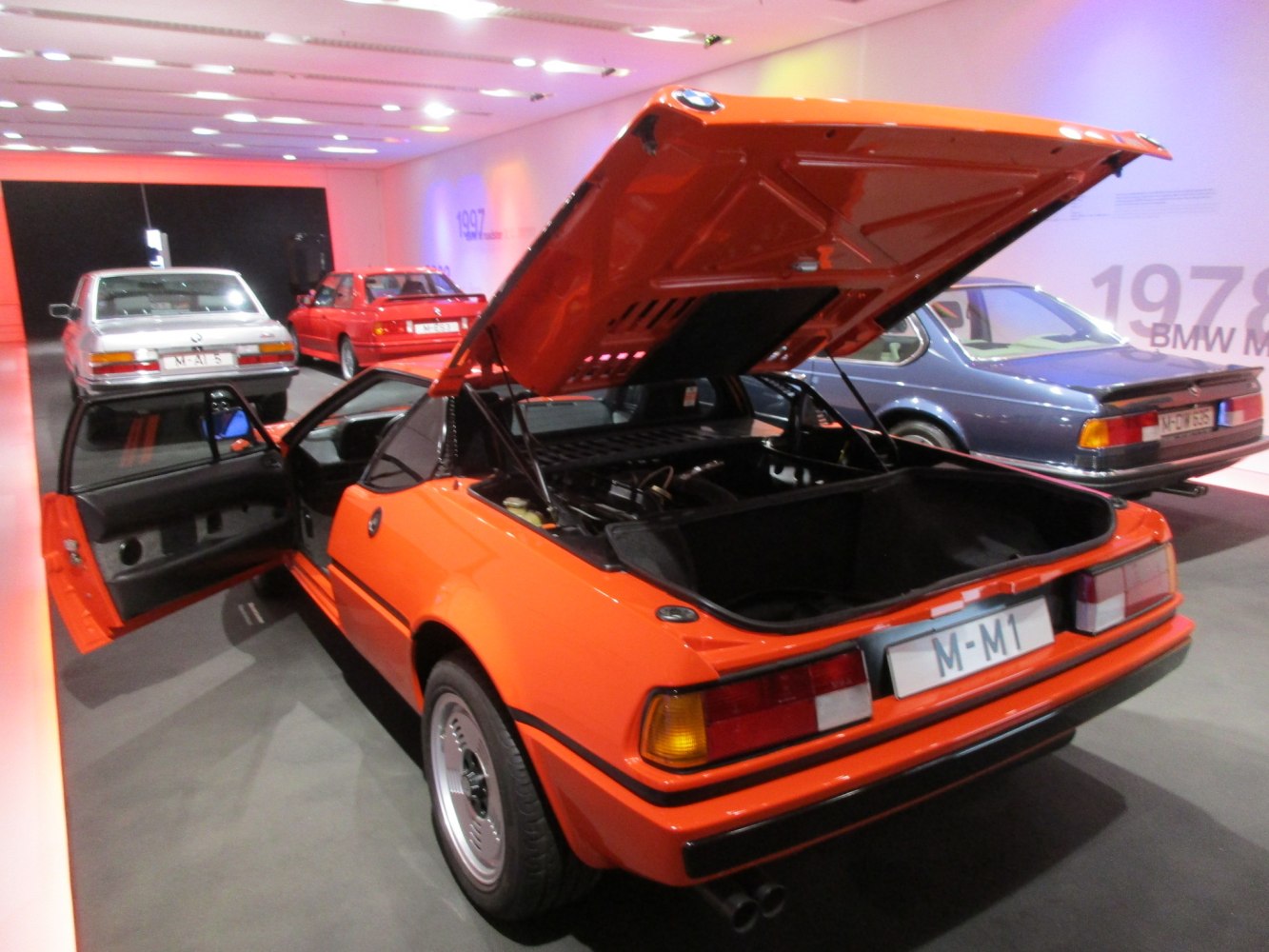 https://totalrenting.es/wp-content/uploads/2022/10/bmw-m1-e26-1978-3-5-277-cv-coupe-11.png