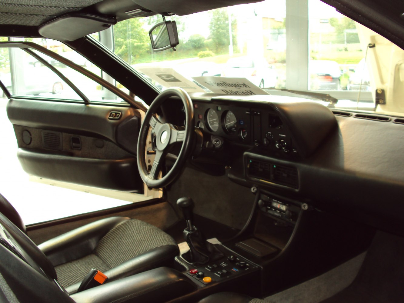 https://totalrenting.es/wp-content/uploads/2022/10/bmw-m1-e26-1978-3-5-277-cv-coupe-21.png