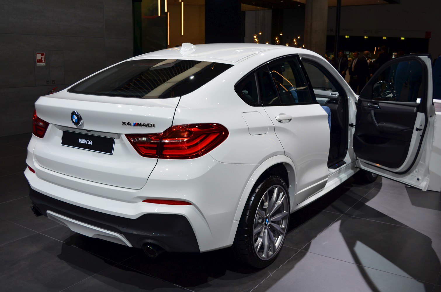 https://totalrenting.es/wp-content/uploads/2022/10/bmw-x4-f26-2014-20d-190-cv-xdrive-sac-3.png