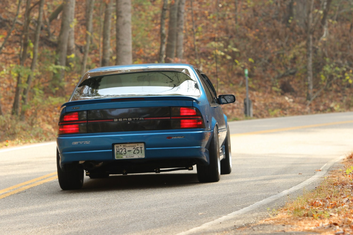 https://totalrenting.es/wp-content/uploads/2022/10/chevrolet-beretta-1988-2-2-i-122-cv-coupe-3.png