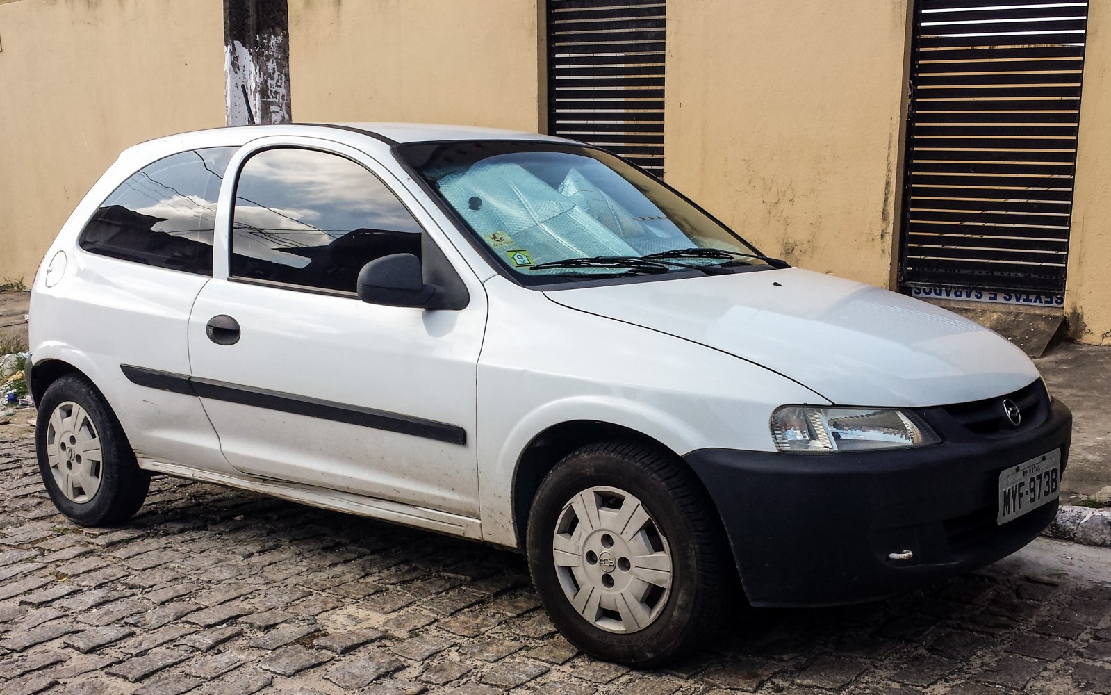 https://totalrenting.es/wp-content/uploads/2022/10/chevrolet-celta-2000-1-0-i-16v-60-cv-hatchback.png