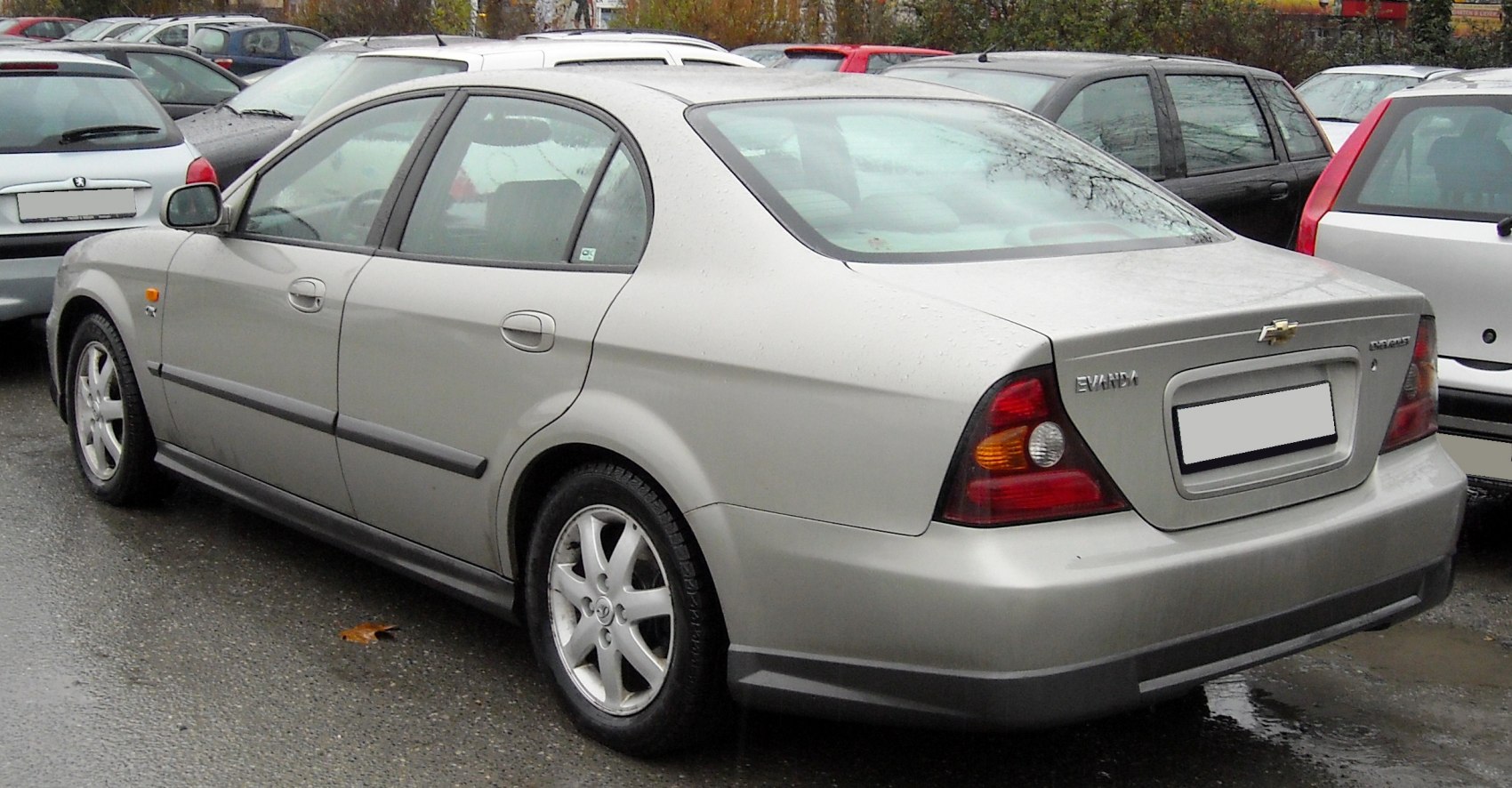 https://totalrenting.es/wp-content/uploads/2022/10/chevrolet-evanda-2004-2-0-i-16v-131-cv-berlina-1.png