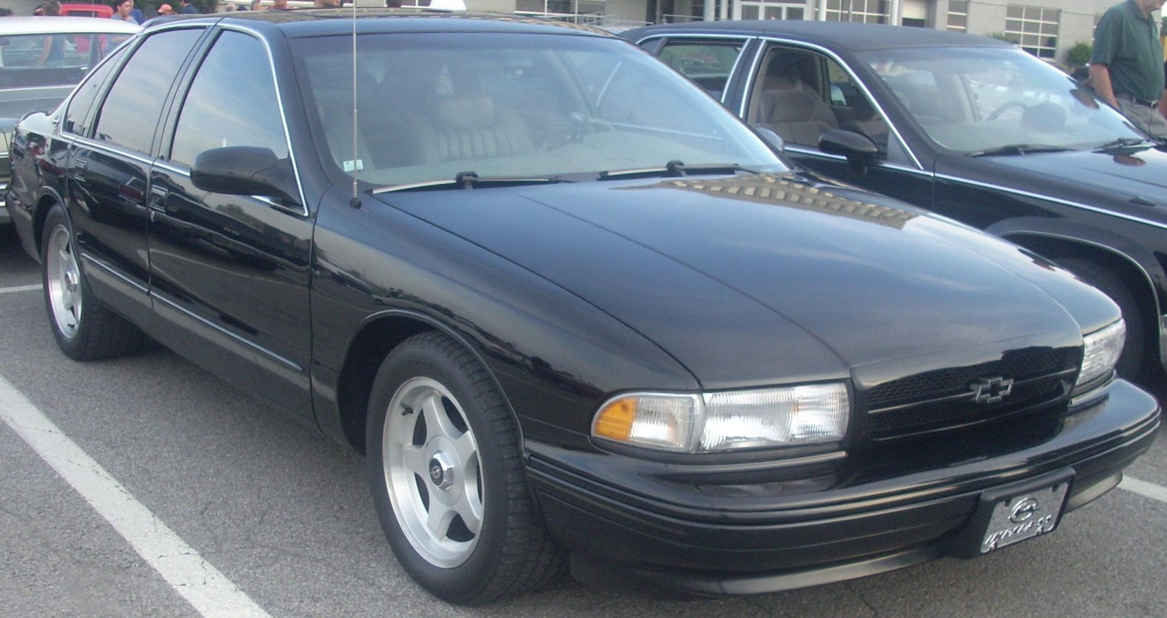 https://totalrenting.es/wp-content/uploads/2022/10/chevrolet-impala-vii-1994-5-7i-264-cv-berlina-4.png