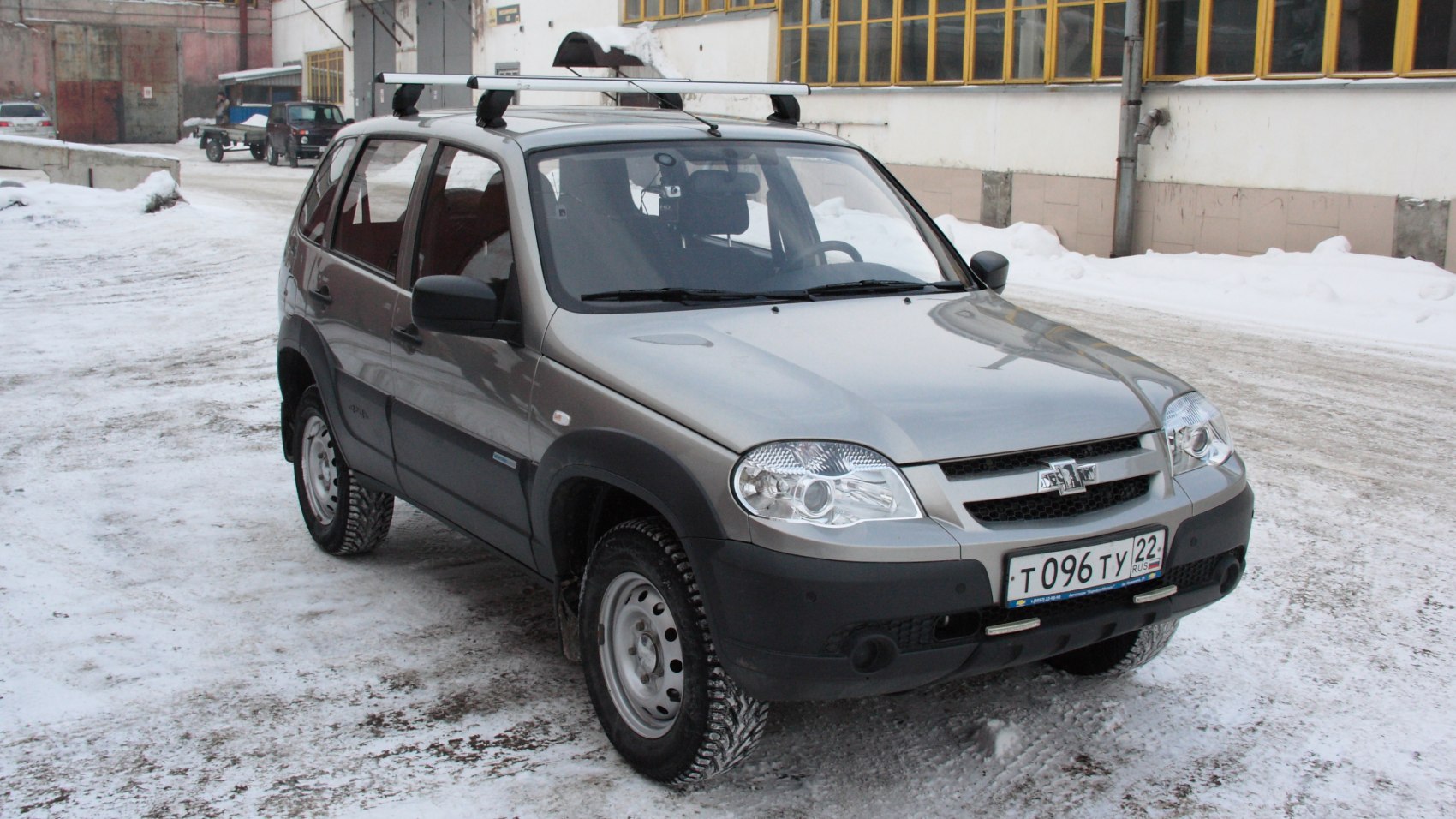 https://totalrenting.es/wp-content/uploads/2022/10/chevrolet-niva-2003-1-7-i-80-cv-todoterreno.png