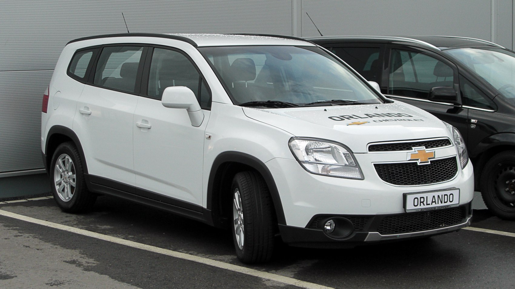 https://totalrenting.es/wp-content/uploads/2022/10/chevrolet-orlando-i-2011-1-8-16v-141-cv-minivan.png