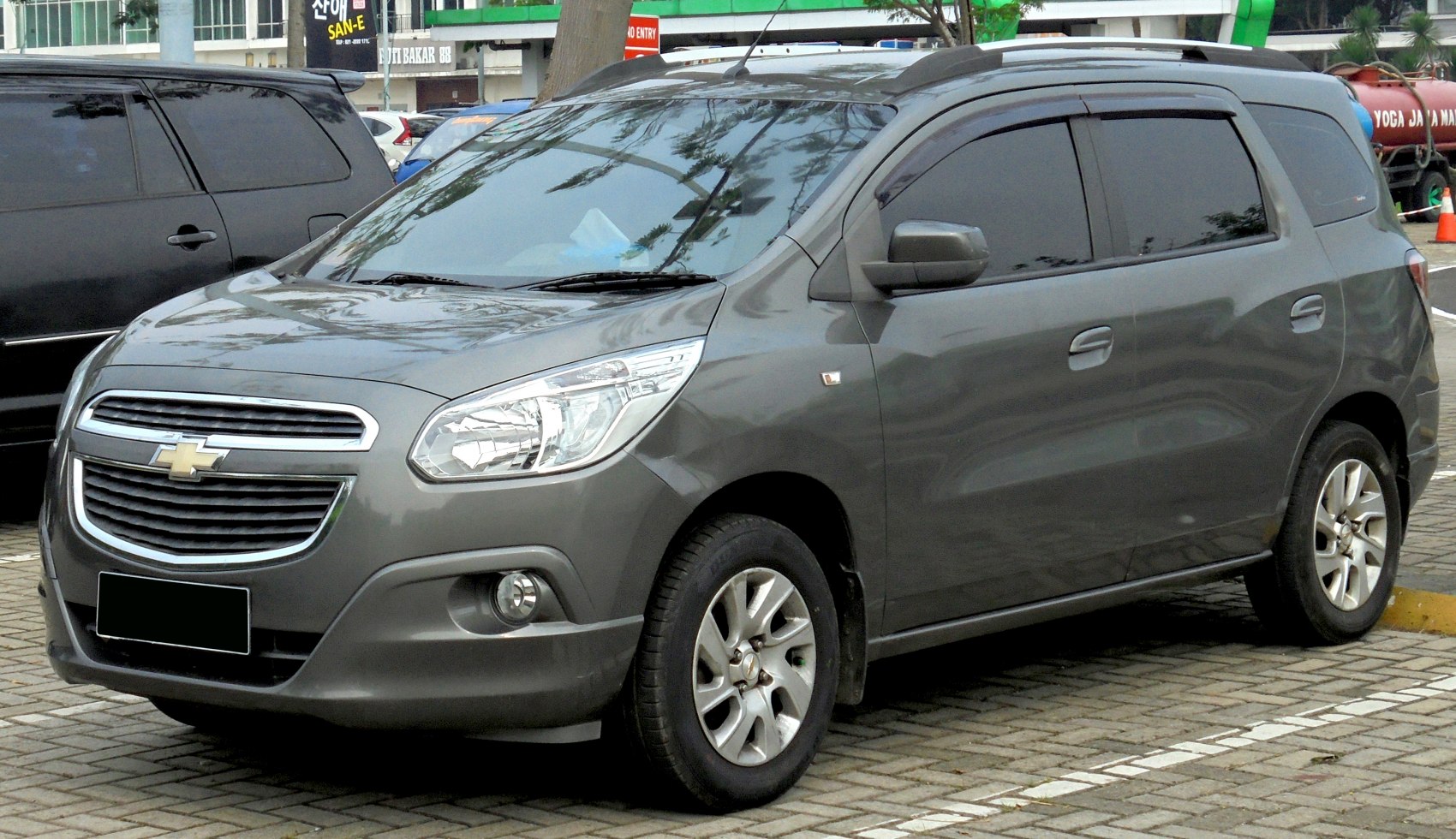 https://totalrenting.es/wp-content/uploads/2022/10/chevrolet-spin-2012-1-3d-75-cv-mpv.png