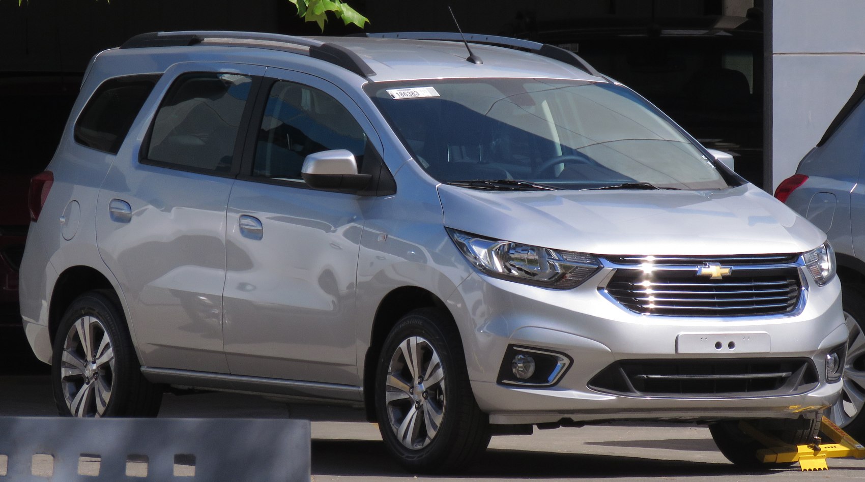 https://totalrenting.es/wp-content/uploads/2022/10/chevrolet-spin-facelift-2018-2019-1-8i-105-cv-mpv.png