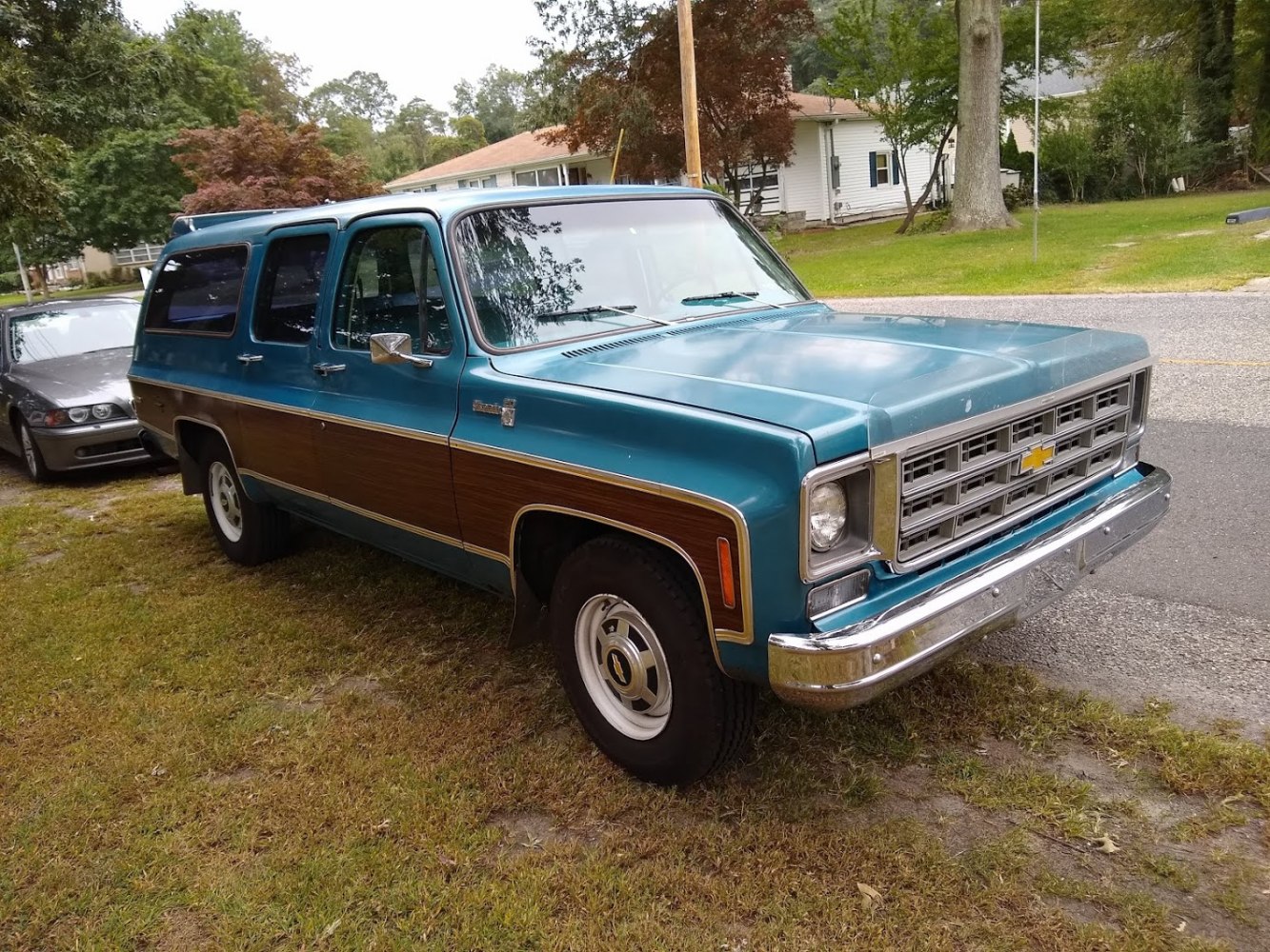 https://totalrenting.es/wp-content/uploads/2022/10/chevrolet-suburban-c-k-1973-5-7l-v8-160-cv-todoterreno.png