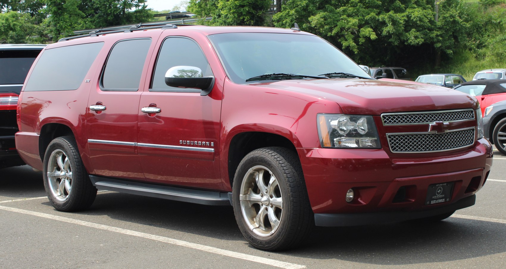 https://totalrenting.es/wp-content/uploads/2022/10/chevrolet-suburban-gmt900-2007-5-3-i-v8-324-cv-automatic-todoterreno.png