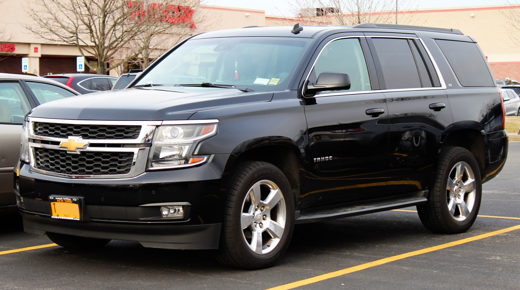 https://totalrenting.es/wp-content/uploads/2022/10/chevrolet-tahoe-gmt-k2uc-g-2015-6-2-v8-420-cv-awd-automatic-suv.png