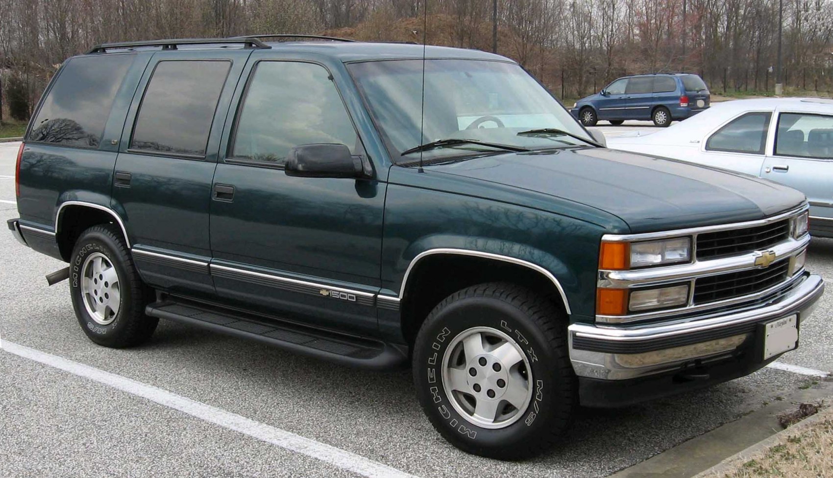 https://totalrenting.es/wp-content/uploads/2022/10/chevrolet-tahoe-gmt410-1995-5-7-i-v8-3-dr-200-cv-todoterreno.png