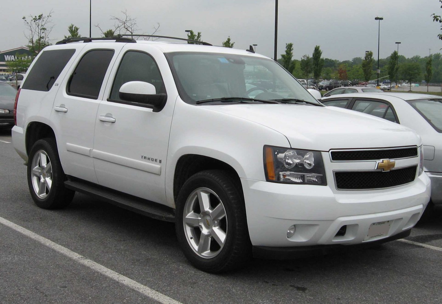 https://totalrenting.es/wp-content/uploads/2022/10/chevrolet-tahoe-gmt900-2007-5-3-i-v8-324-cv-automatic-todoterreno.png