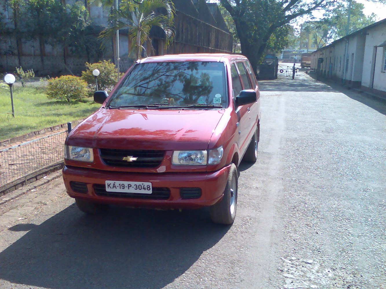 https://totalrenting.es/wp-content/uploads/2022/10/chevrolet-tavera-2002-2-2i-117-cv-minivan.png