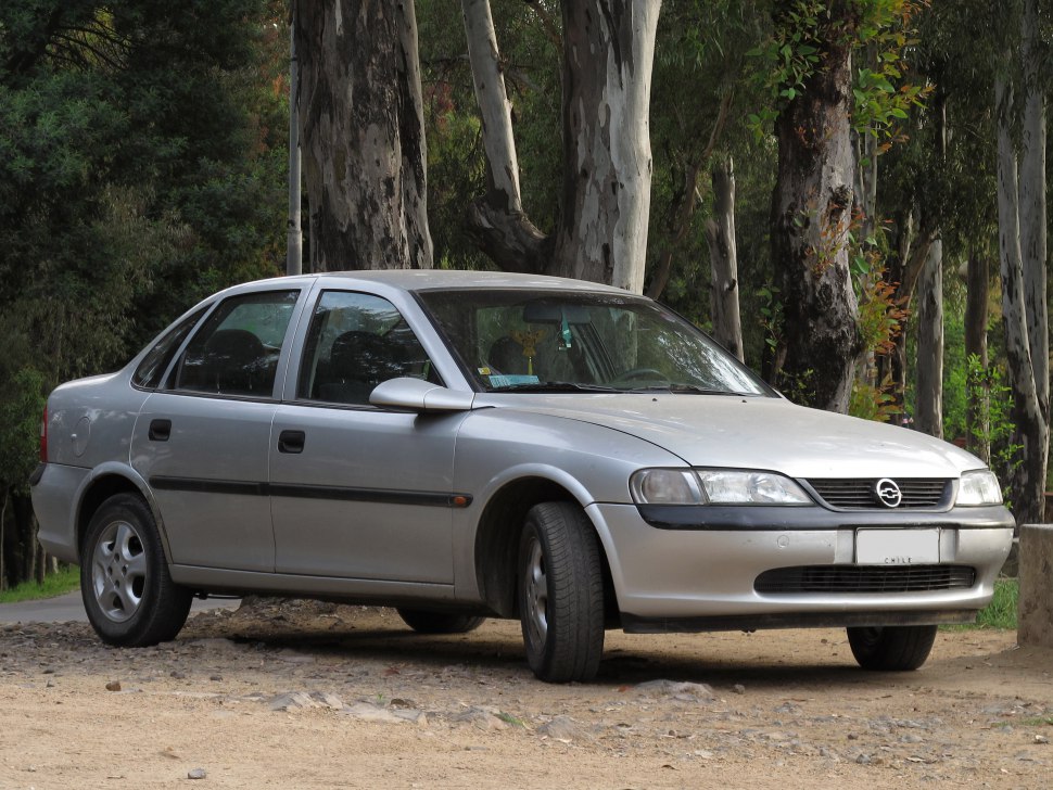 https://totalrenting.es/wp-content/uploads/2022/10/chevrolet-vectra-1993-2-0-glsi-16v-150-cv-berlina.png