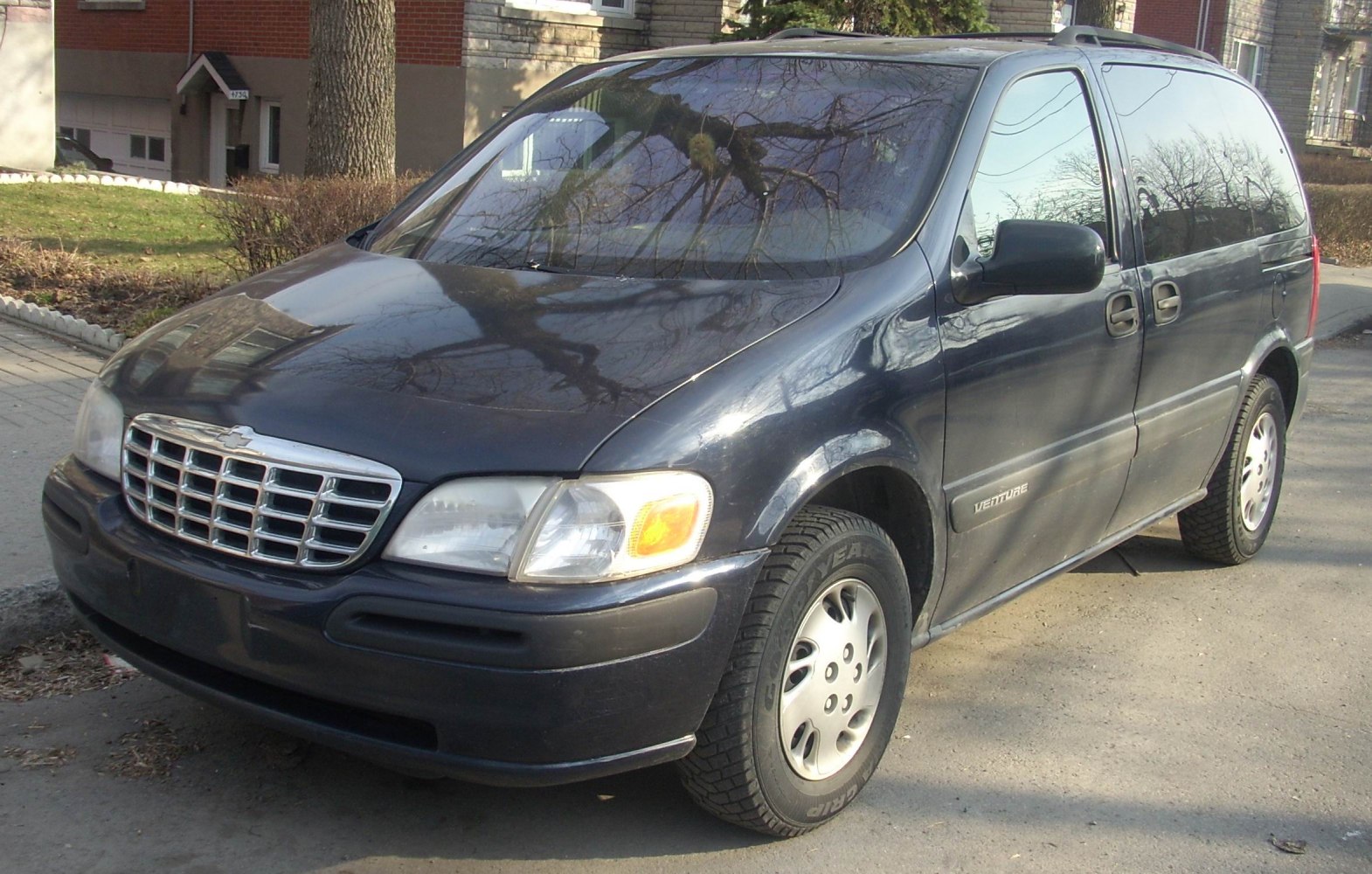 https://totalrenting.es/wp-content/uploads/2022/10/chevrolet-venture-u-1997-3-4-i-v6-awd-188-cv-minivan.png