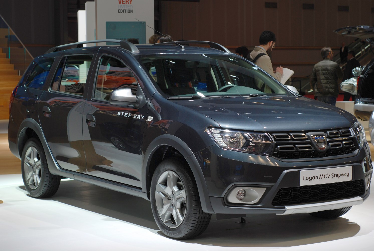 https://totalrenting.es/wp-content/uploads/2022/10/dacia-logan-ii-mcv-stepway-facelift-2017-2017-0-9-tce-90-cv-easy-r-ranchera.png