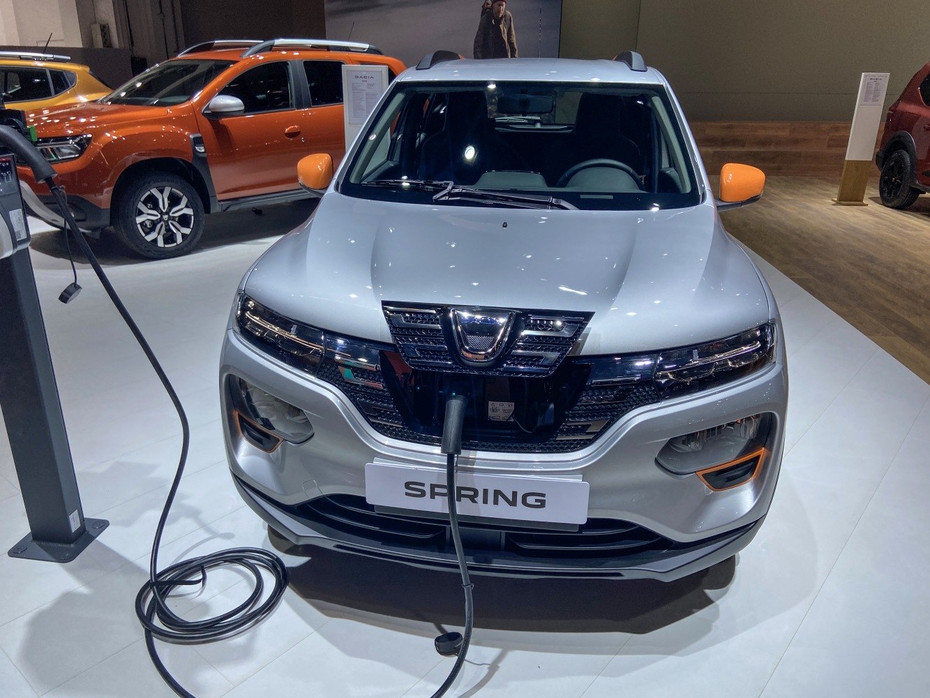 https://totalrenting.es/wp-content/uploads/2022/10/dacia-spring-2021-27-4-kwh-45-cv-electric-crossover-1.png