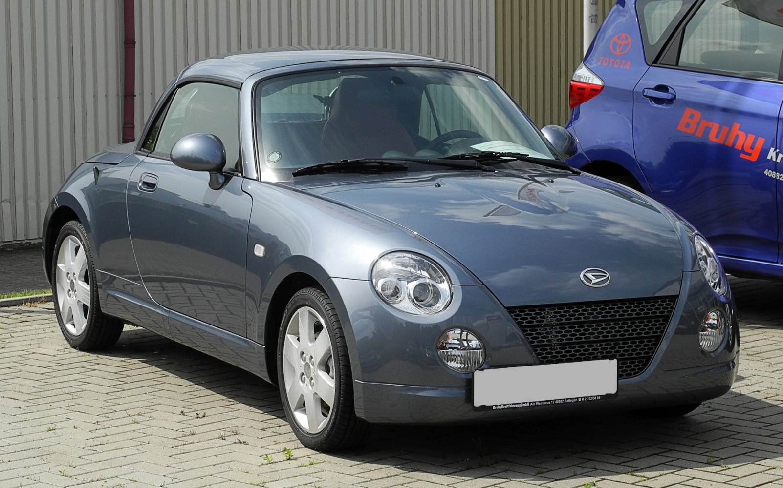 https://totalrenting.es/wp-content/uploads/2022/10/daihatsu-copen-l8-2003-0-7-i-16v-turbo-64-cv-coupe-cabriolet-4.png