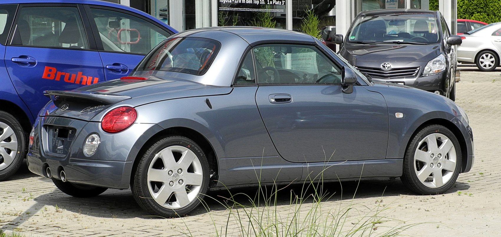 https://totalrenting.es/wp-content/uploads/2022/10/daihatsu-copen-l8-2003-0-7-i-16v-turbo-64-cv-coupe-cabriolet-5.png