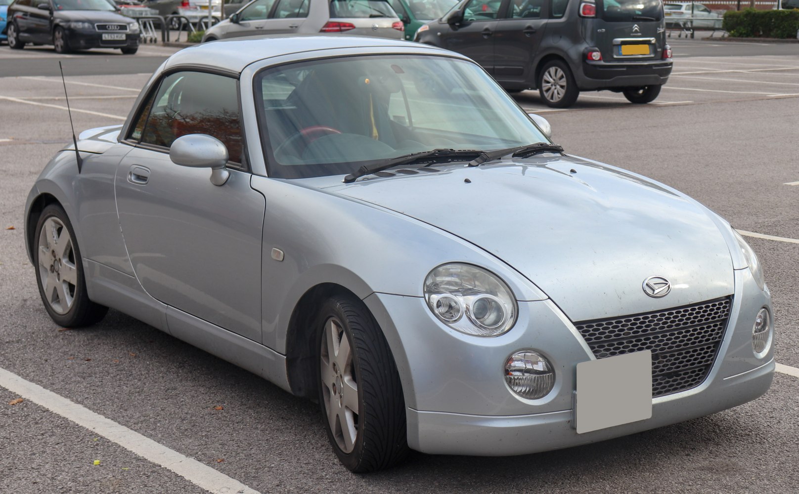 https://totalrenting.es/wp-content/uploads/2022/10/daihatsu-copen-l8-2003-0-7-i-16v-turbo-64-cv-coupe-cabriolet.png