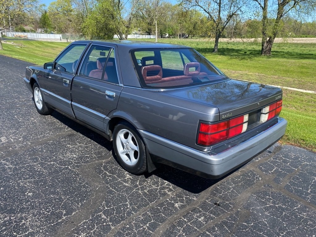 https://totalrenting.es/wp-content/uploads/2022/10/eagle-premier-1988-3-0-i-v6-152-cv-berlina-1.png