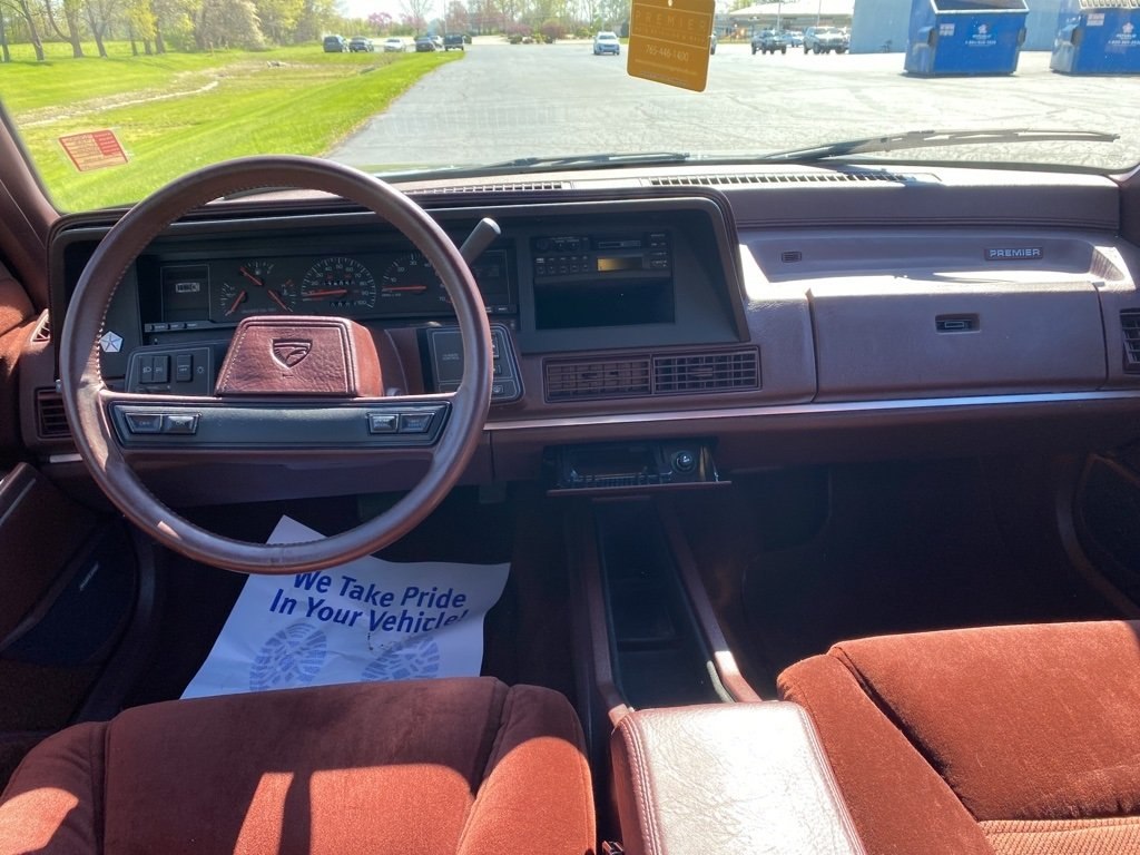 https://totalrenting.es/wp-content/uploads/2022/10/eagle-premier-1988-3-0-i-v6-152-cv-berlina-2.png