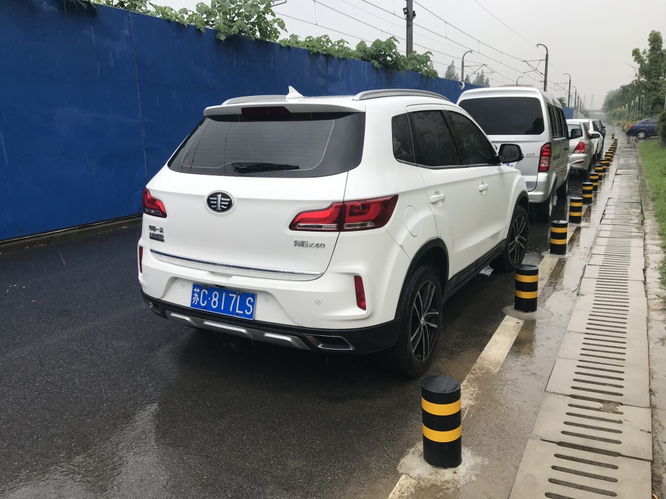 https://totalrenting.es/wp-content/uploads/2022/10/faw-besturn-x40-2017-1-6-114-cv-automatic-suv-1.png